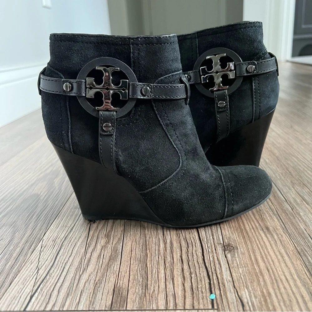 Tory Burch Aaden Black Suede Stacked Wedge Heel Ankle Booties Boots Size 6
